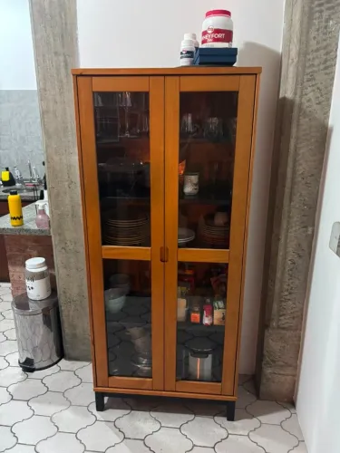 Cristaleira2 portas 79 cm X 1,80 m TokStok do modelo "Saloon"