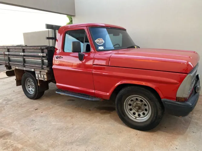 Ford F-1000 Super Diesel CE 3.9 1977