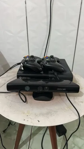 XBOX 360 DESBLOQUEADO, HD DE 500 GB COM MAIS DE 90 JOGOS INCLUIDO E 1 CONTROLE ORIGINAL 