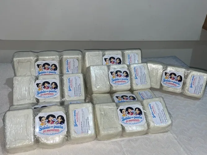 Vende-se 3 barras de sabão por apenas 10 reais.