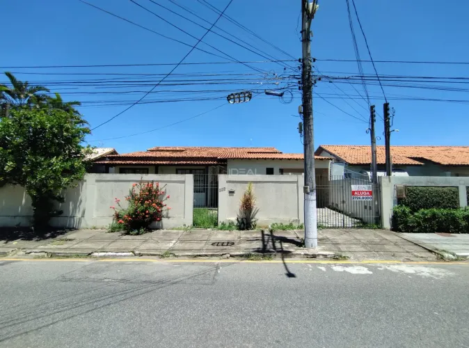 Alugue Bela Casa Linear com Área de Lazer no Flamboyant