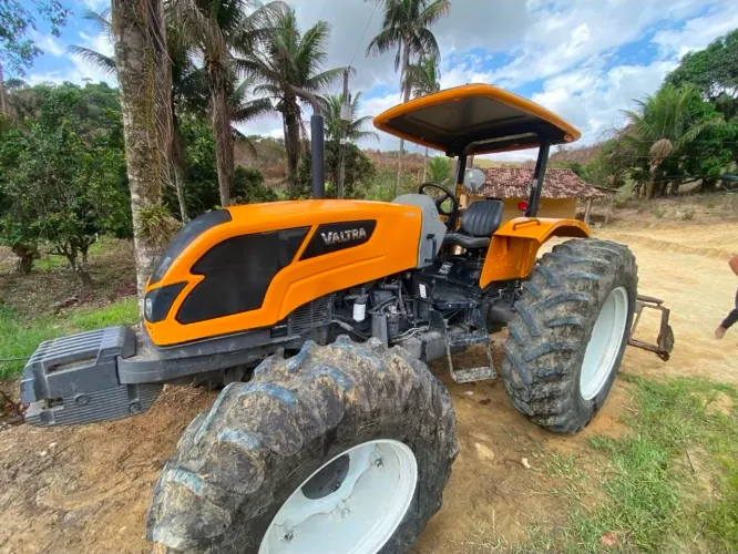 Trator Valtra 4x4 modelo A-990