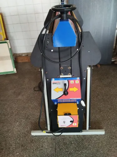 Máquina de corte e vinco