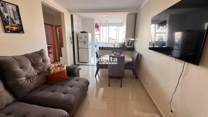 Apartamento com 2 quartos sendo 1 suíte para locação no bairro Santa Mônica em Uberlândia-