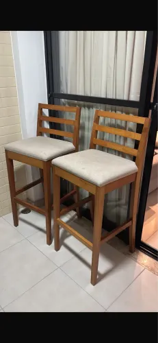 Banquetas de madeiras / cadeiras