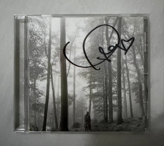 folklore Taylor Swift autografado com coração