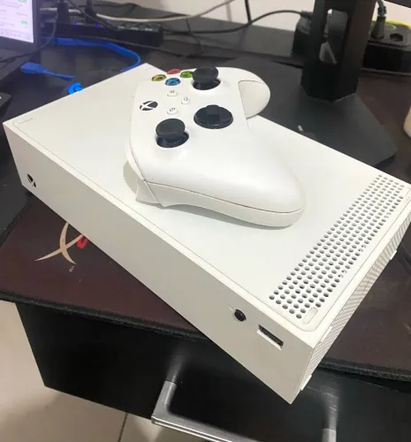 Xbox One Series S - Nova geração 100% conservado (Nunca Aberto)