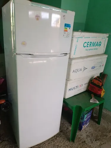 Geladeira usada e cm defeito