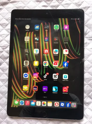 iPad 9 64gb com vidro trincado funcionando perfeitamente