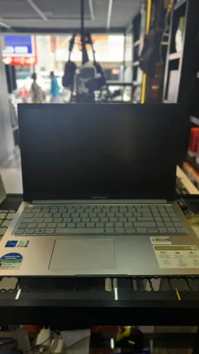 Notebook Seminovo com Caixa 13th Gen Intel(R) Core(TM) i5-1334U (1.30 GHz) 