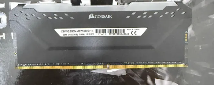 Memória DDR4 16gb 3200MHZ Corsair Vengeance Preto RGB- Loja física