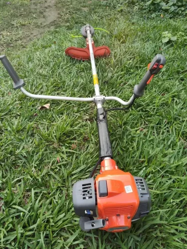 Roçadeira Marca Husqvarna 143RS Profissional Original