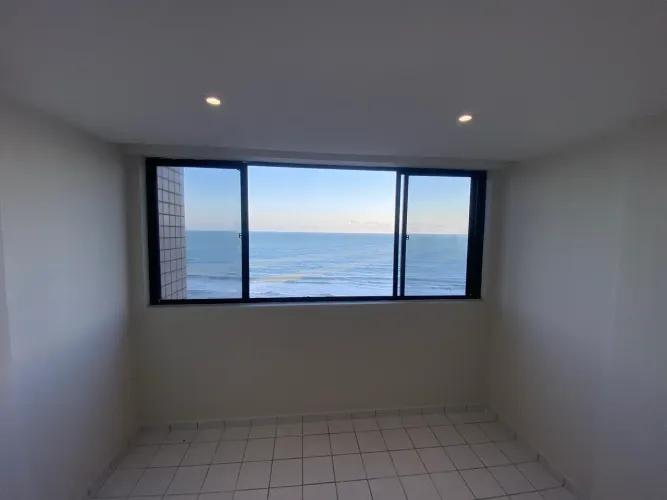 Apartamento Frente Mar | 2 Quartos (1 Suíte + Closet) | Condomínio Atalaia - Areia Preta