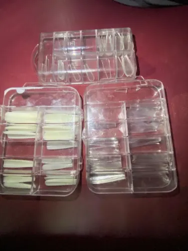 KIT POSTIÇAS REALISTA- ESTAO USADAS MAS TEM MUITAS