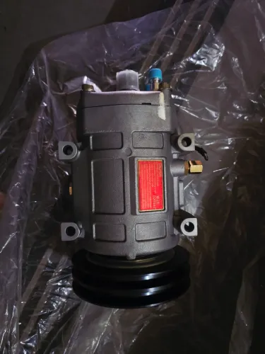 Vendo compressor de ar condicionado de Marca UNICLA modelo UM-200 de 12 volts para Micro.