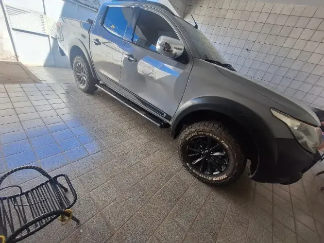 Mitsubishi L200 Tri. Outd. HPE 2.4 CD 4X4 Die. AUT 2021