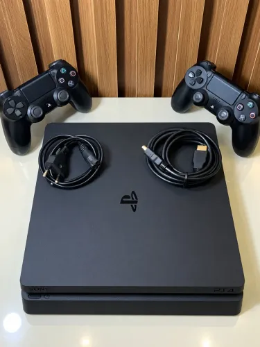 PS4 1TB SEMINOVO 2 MANETES