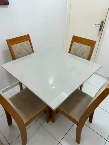 Mesa de jantar 4 cadeiras