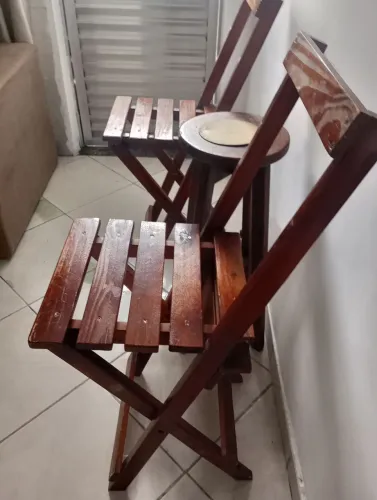 Cadeiras  em madeira