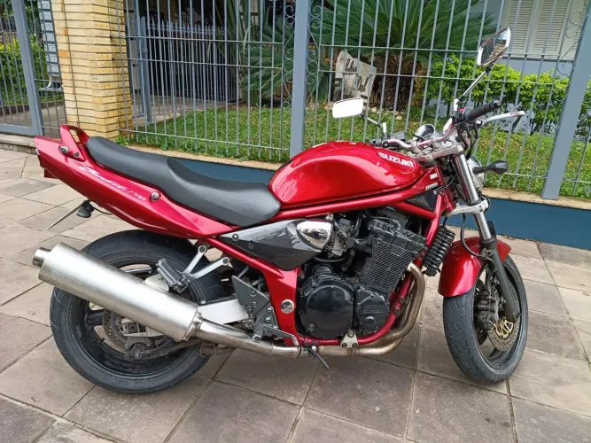 Suzuki Bandit 1200 com baixa km