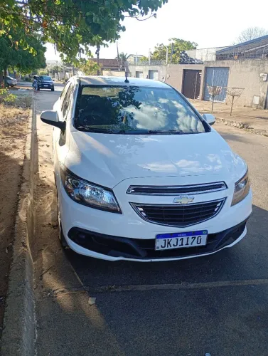 Chevrolet Onix Hatch LT 1.0 8V Flex Power Mec. 4P 2013