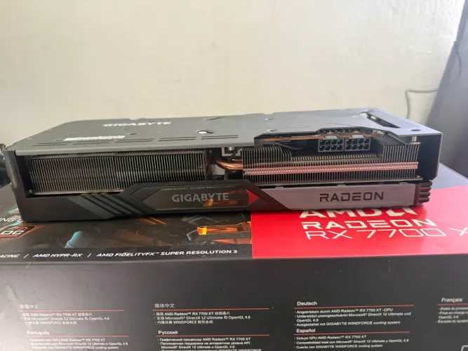 RX 7700xt 12gb