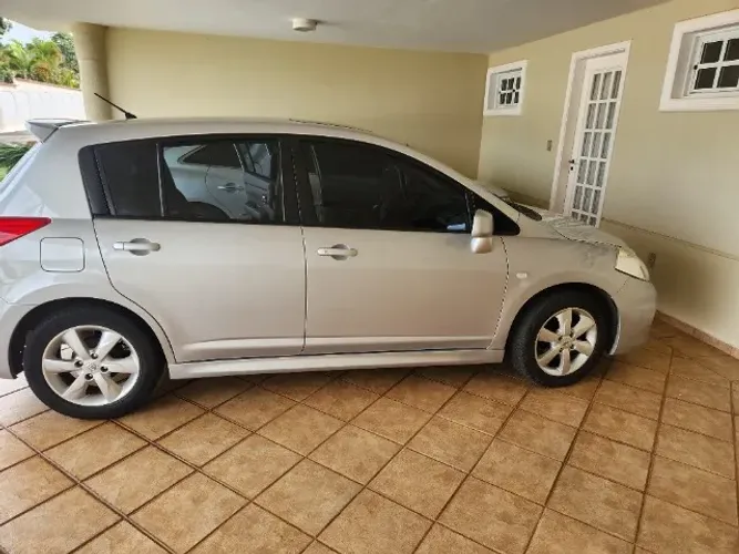 Nissan Tiida SL 1.8/1.8 Flex 16V Mec. 2012