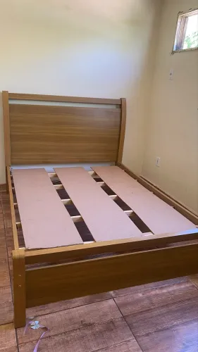 Vendo cama casal em madeira