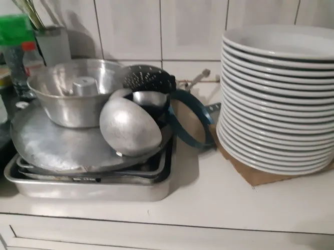 Itens para restaurante pratos, taças e talheres