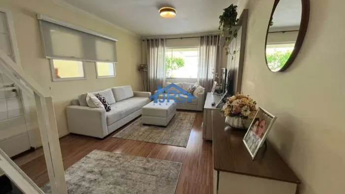 Casa à venda em Cotia, Chácara Canta Galo, com 3 quartos, com 131 m², Condomínio Chácara C