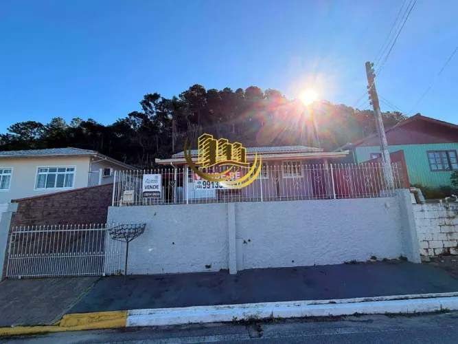 Casa à venda, no Bairro Costeira da Armação, Governador Celso Ramos-SC, com 3 quartos, sen