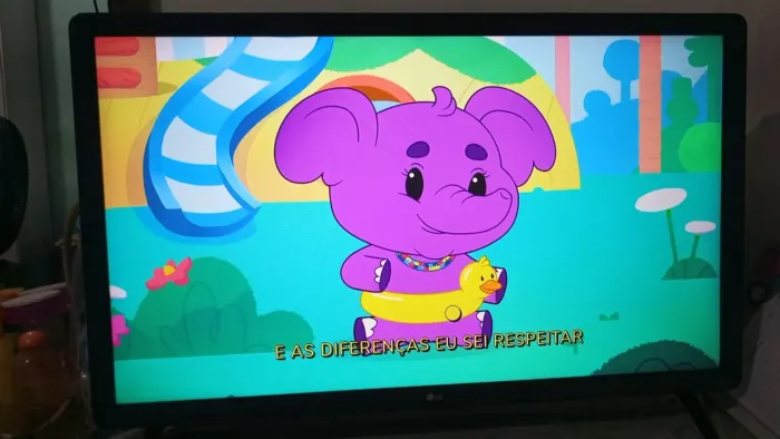 vende se uma tv smart LG 32 polegadas 700