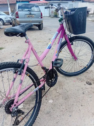 Uma. Bicicleta aro 26