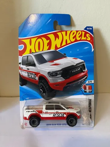 Carrinho Hotwheels 2020 RAM 1500 Rebel Recue Branca Hot Wheels 1:64