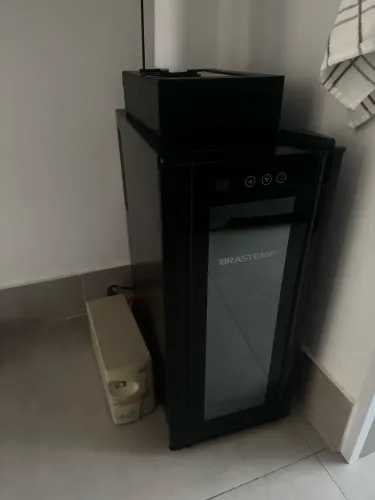 Adega Brastemp + estabilizador