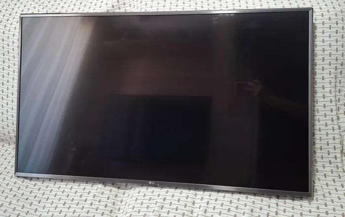 Televisão LG de 50 polegadas com defeito 