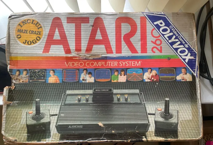 Atari 2600 polivox ainda com os lacres de fábrica
