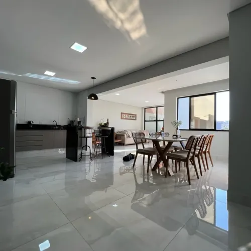 Casa para venda com piscina - 3 quartos no bairro Grã-Duquesa - Governador Valadares - MG