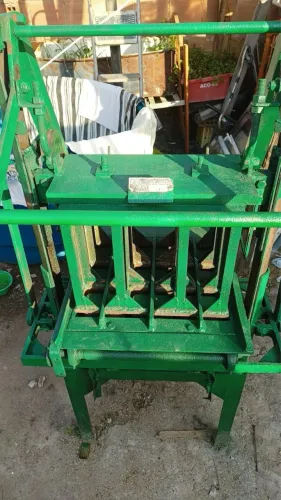 Máquina Elétrica de Fabricar Blocos - 3 Blocos por Vez - R$10.000