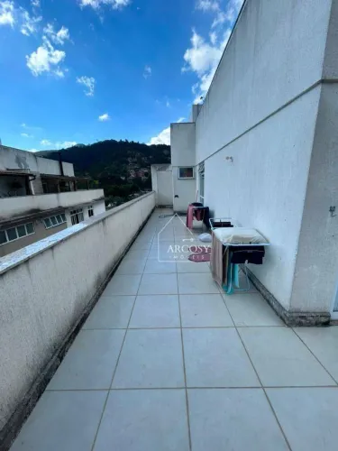 Cobertura com 3 dormitórios para alugar, 170 m² por R$ 3.640/mês - Nogueira - Petrópolis/R