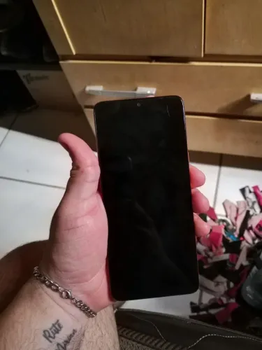 Vendo Moto G 06 cor laranja semi novo