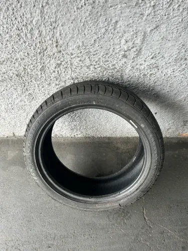 Pneu aro 18 215/45