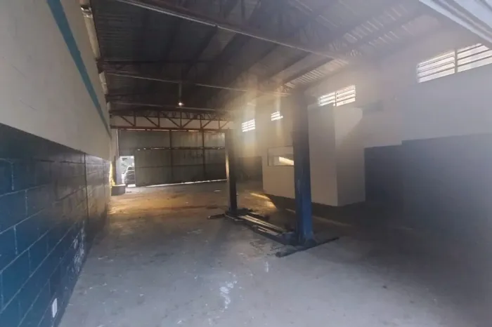 Galpão comercial para venda em Vila Flórida, 250m²
