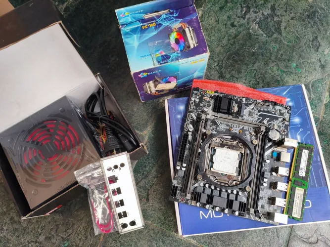Placa mãe + processador + memória + cooler