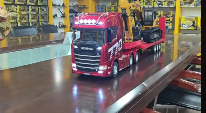 Scania controle remoto completa com escavadeira