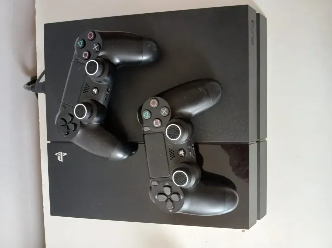 PlayStation 4 500GB, 2 controles