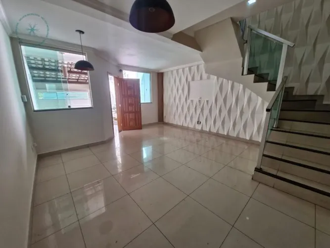 Casa geminada no Santa Branca  3 quartos com suíte, acabamento moderno