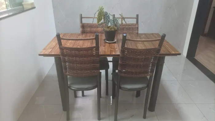 Mesa 4 cadeiras