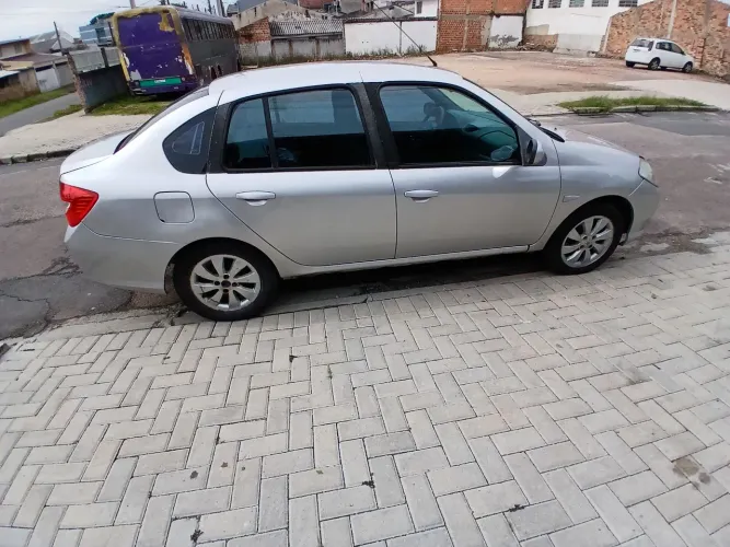 Renault Symbol Privilège Hi-flex 1.6 16V 4P 2010