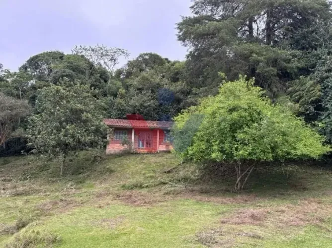 Linda Chácara em Condomínio Fechado em Campina Grande do Sul Natureza e Privacidade